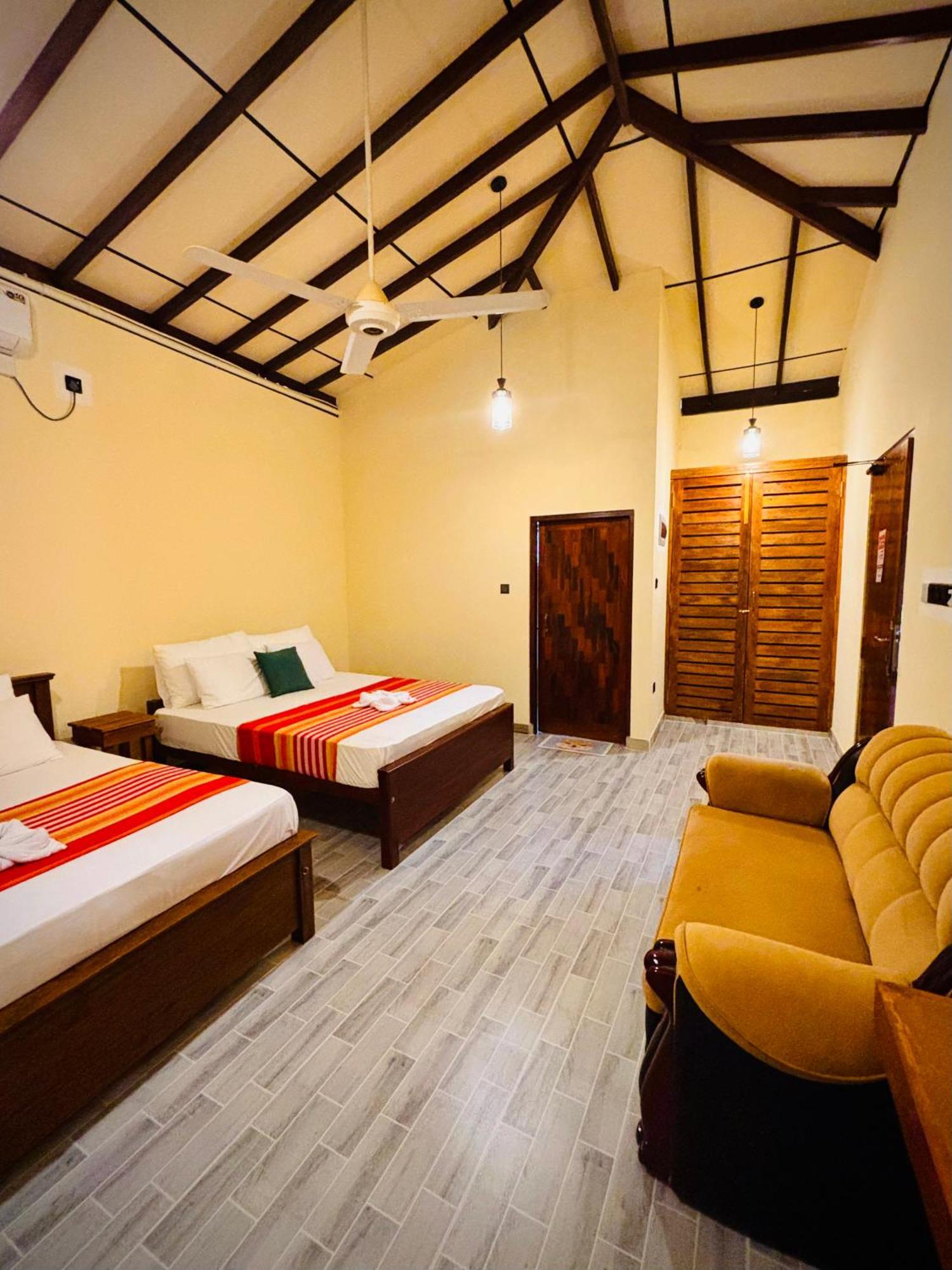 Nirosha Guest House 高尔 外观 照片
